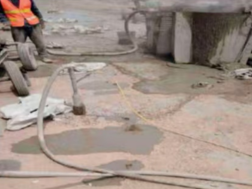 平江水泥混凝土路面板底注浆技术 路面脱空注浆整治方案