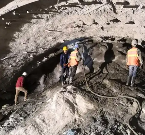 平江拱顶带模注浆料的施工流程及注意事项